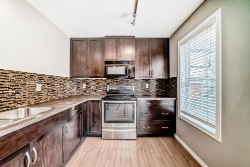 314 New Brighton Villas Se, Calgary, AB - Indoor Photo Showing Kitchen With Double Sink With Upgraded Kitchen