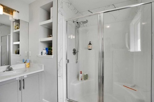 3 Rivercrest Common, Cochrane, AB - Indoor Photo Showing Bathroom