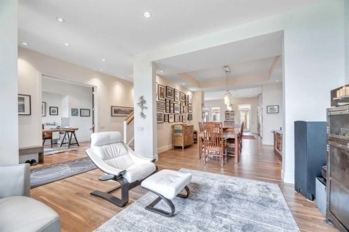 2008 38 Avenue Sw, Calgary, AB - Indoor Photo Showing Living Room