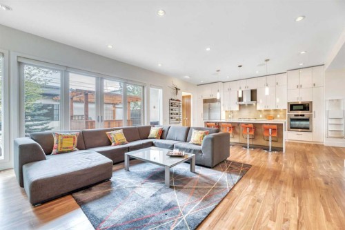 2008 38 Avenue Sw, Calgary, AB - Indoor Photo Showing Living Room