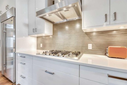 2008 38 Avenue Sw, Calgary, AB - Indoor Photo Showing Kitchen With Upgraded Kitchen