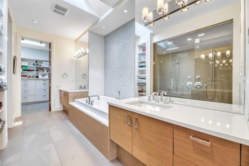 2008 38 Avenue Sw, Calgary, AB - Indoor Photo Showing Bathroom