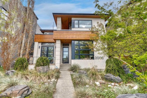 2008 38 Avenue Sw, Calgary, AB - Outdoor