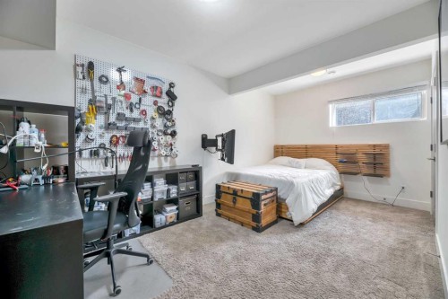2008 38 Avenue Sw, Calgary, AB - Indoor Photo Showing Bedroom