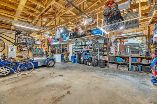 2008 38 Avenue Sw, Calgary, AB - Indoor Photo Showing Garage