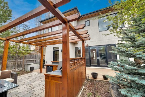 2008 38 Avenue Sw, Calgary, AB - Outdoor