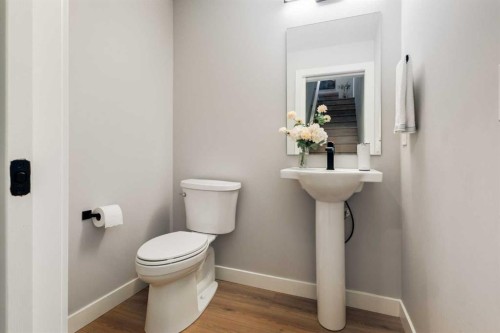 237-7820 Spring Willow Drive Sw, Calgary, AB - Indoor Photo Showing Bathroom