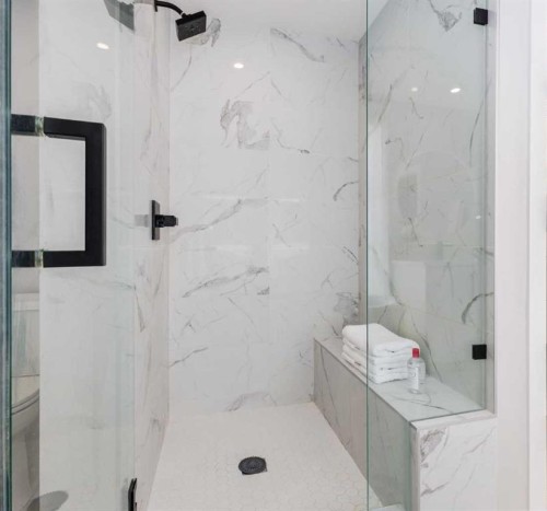 237-7820 Spring Willow Drive Sw, Calgary, AB - Indoor Photo Showing Bathroom