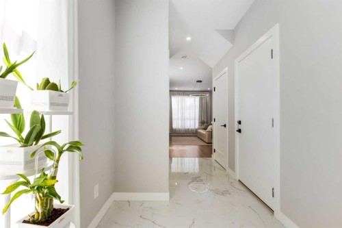 237-7820 Spring Willow Drive Sw, Calgary, AB - Indoor Photo Showing Other Room