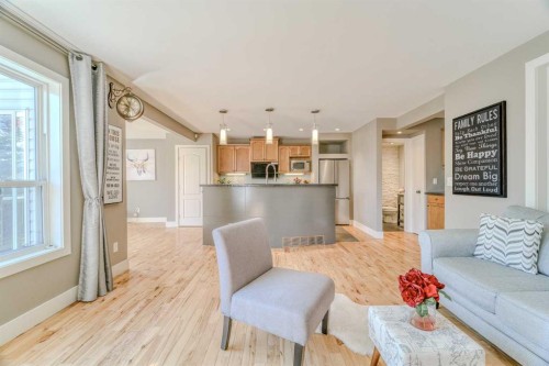 100 Royal Birch Crescent Nw, Calgary, AB - Indoor Photo Showing Living Room