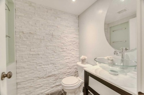 100 Royal Birch Crescent Nw, Calgary, AB - Indoor Photo Showing Bathroom