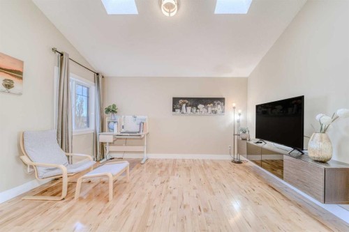 100 Royal Birch Crescent Nw, Calgary, AB - Indoor