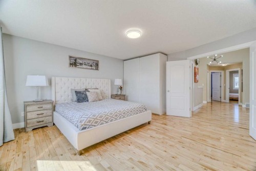 100 Royal Birch Crescent Nw, Calgary, AB - Indoor Photo Showing Bedroom