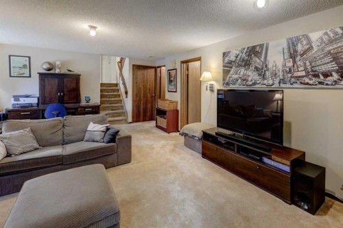36 Edforth Road Nw, Calgary, AB 