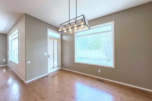 39 Simcoe Terrace Sw, Calgary, AB - Indoor Photo Showing Other Room
