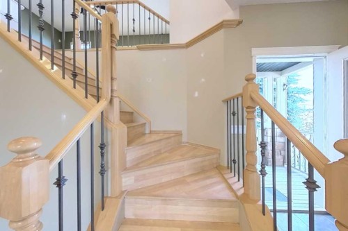 39 Simcoe Terrace Sw, Calgary, AB - Indoor Photo Showing Other Room