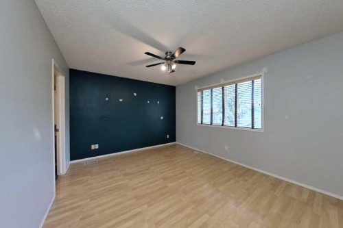 39 Simcoe Terrace Sw, Calgary, AB - Indoor Photo Showing Other Room