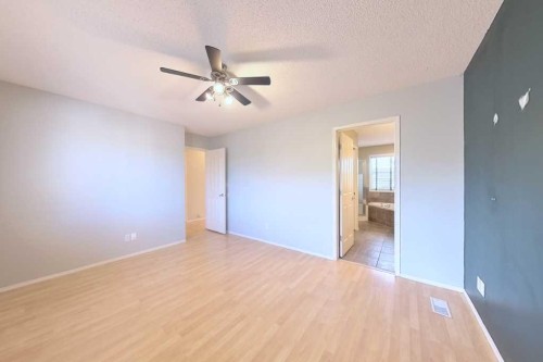 39 Simcoe Terrace Sw, Calgary, AB - Indoor Photo Showing Other Room