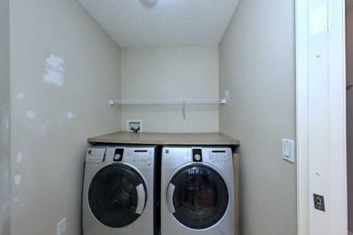 39 Simcoe Terrace Sw, Calgary, AB - Indoor Photo Showing Laundry Room