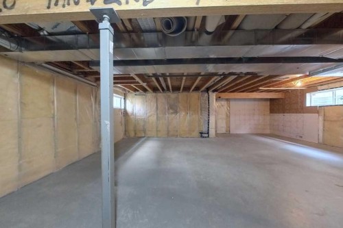 39 Simcoe Terrace Sw, Calgary, AB - Indoor Photo Showing Basement