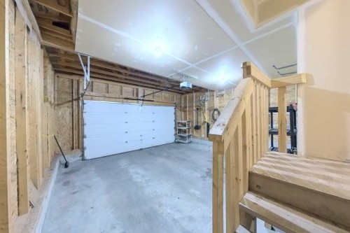 39 Simcoe Terrace Sw, Calgary, AB - Indoor Photo Showing Garage