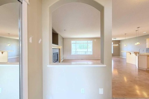 39 Simcoe Terrace Sw, Calgary, AB - Indoor Photo Showing Other Room