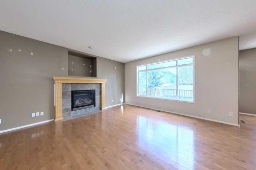 39 Simcoe Terrace Sw, Calgary, AB - Indoor Photo Showing Living Room With Fireplace