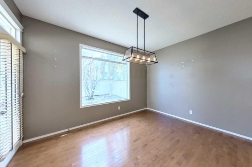 39 Simcoe Terrace Sw, Calgary, AB - Indoor Photo Showing Other Room
