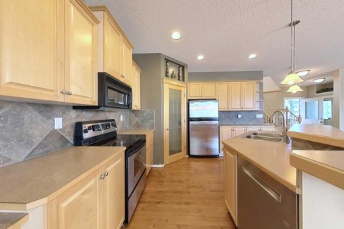39 Simcoe Terrace Sw, Calgary, AB - Indoor Photo Showing Kitchen With Double Sink