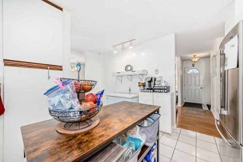 5132 Marian Way Ne, Calgary, AB - Indoor