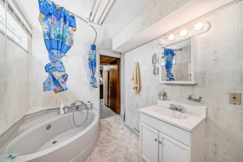 5132 Marian Way Ne, Calgary, AB - Indoor Photo Showing Bathroom