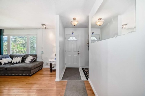 5132 Marian Way Ne, Calgary, AB - Indoor