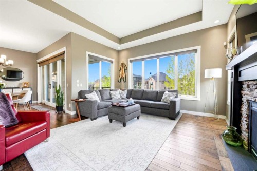 45 Cranbrook Heights Se, Calgary, AB - Indoor Photo Showing Living Room