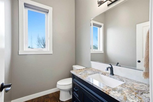 45 Cranbrook Heights Se, Calgary, AB - Indoor Photo Showing Bathroom