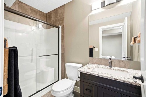 45 Cranbrook Heights Se, Calgary, AB - Indoor Photo Showing Bathroom