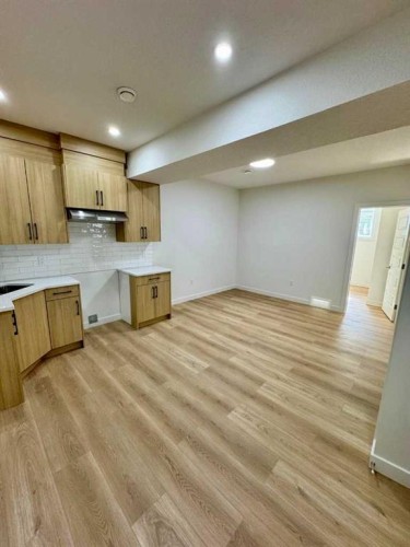 122 Sandpiper Bend, Chestermere, AB - Indoor Photo Showing Kitchen