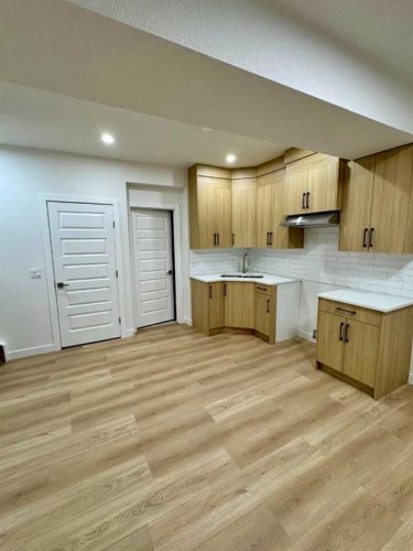 122 Sandpiper Bend, Chestermere, AB - Indoor Photo Showing Kitchen