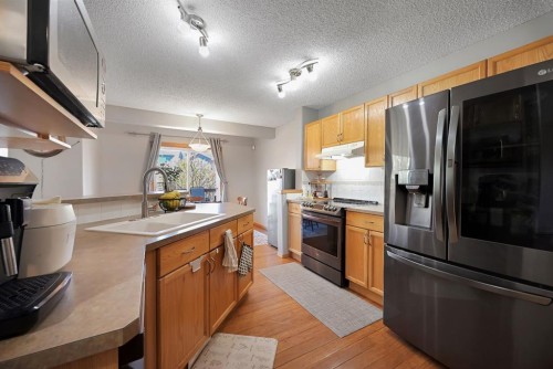 408 Bridlewood Court Sw, Calgary, AB - Indoor Photo Showing Kitchen
