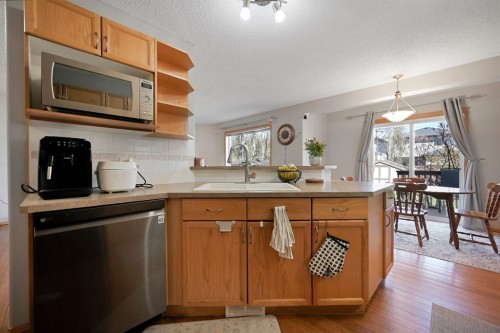408 Bridlewood Court Sw, Calgary, AB - Indoor Photo Showing Kitchen