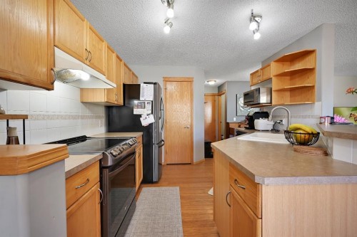408 Bridlewood Court Sw, Calgary, AB - Indoor Photo Showing Kitchen