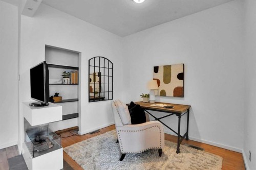614 19 Avenue Nw, Calgary, AB - Indoor Photo Showing Office
