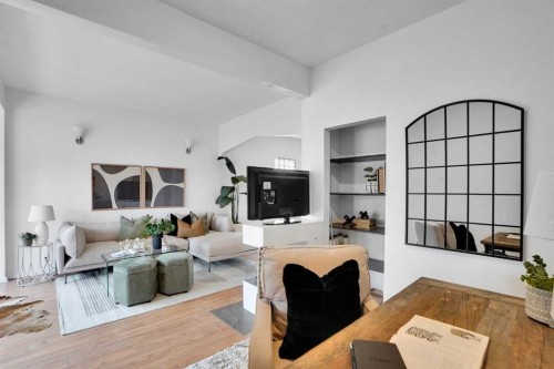 614 19 Avenue Nw, Calgary, AB - Indoor Photo Showing Living Room