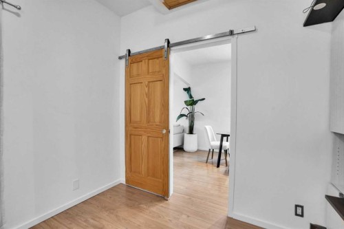 614 19 Avenue Nw, Calgary, AB - Indoor Photo Showing Other Room