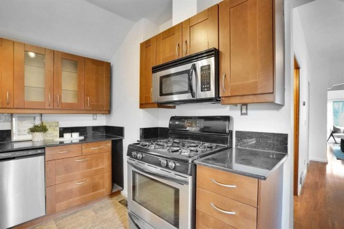 614 19 Avenue Nw, Calgary, AB - Indoor Photo Showing Kitchen