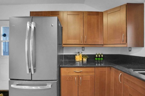 614 19 Avenue Nw, Calgary, AB - Indoor Photo Showing Kitchen
