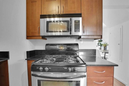 614 19 Avenue Nw, Calgary, AB - Indoor Photo Showing Kitchen