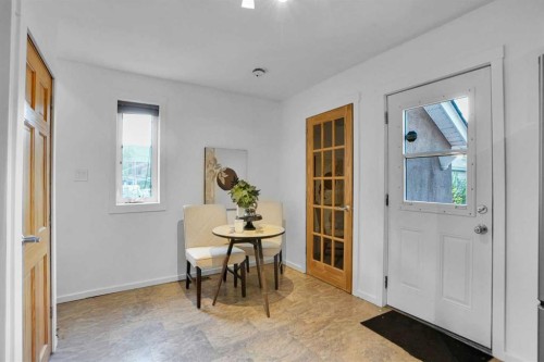 614 19 Avenue Nw, Calgary, AB - Indoor