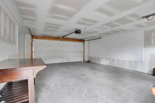 614 19 Avenue Nw, Calgary, AB - Indoor Photo Showing Garage
