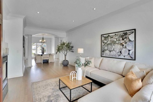 378 Patterson Boulevard Sw, Calgary, AB - Indoor Photo Showing Living Room