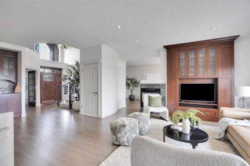 378 Patterson Boulevard Sw, Calgary, AB - Indoor Photo Showing Living Room